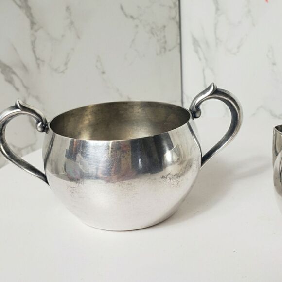 WM A ROGERS Vintage Silver Plated Sugar and Creamer Set - Picture 3 of 10